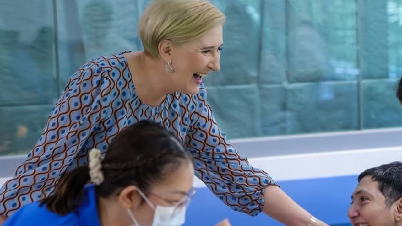 Agata od Andrzeja zagrała nóżką w Czarnogórze. W tym kompleciku wyeksponowała atuty sylwetki