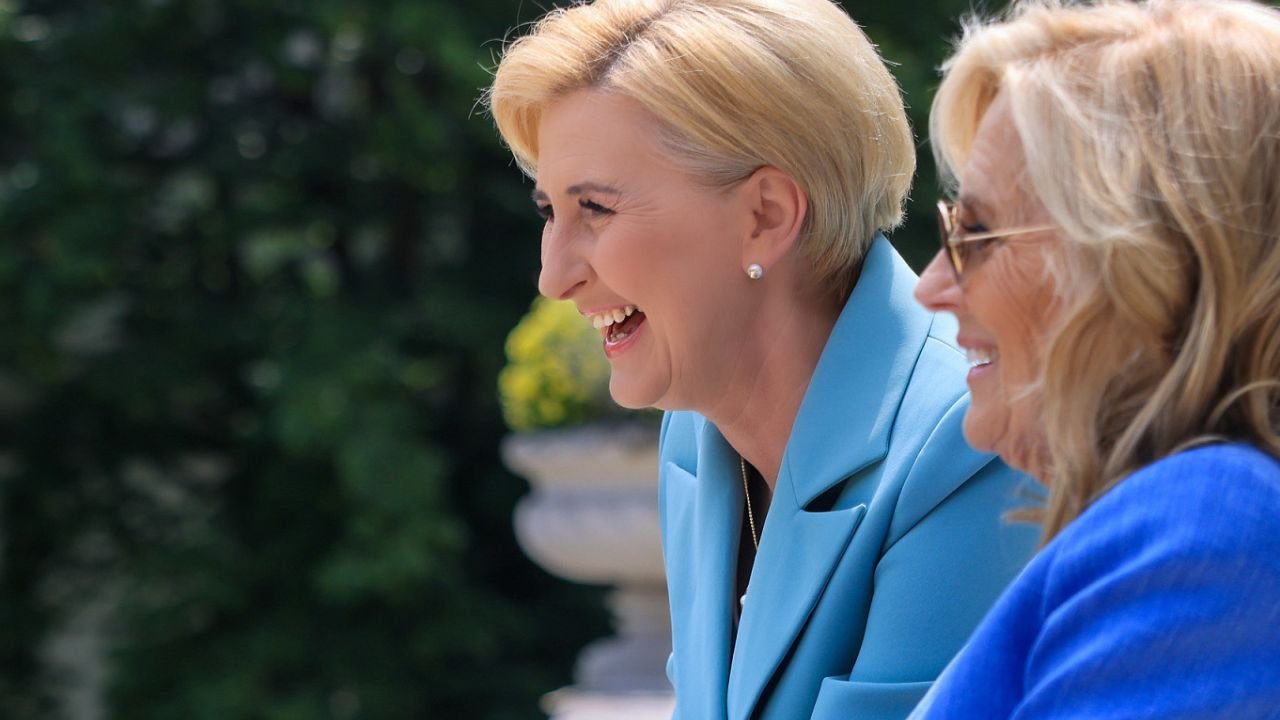 Agata od Andrzeja spotkała się z Jill od Joe. Jedna z pań odsłoniła zgrabne nogi w pogniecionej kiecce