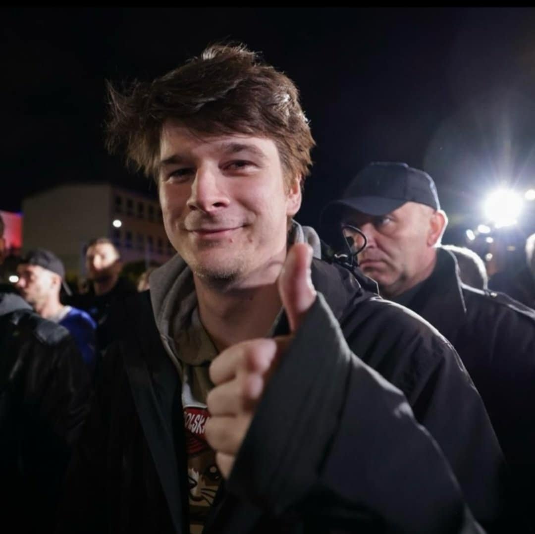 Daniel Nawrocki pokazuje kciuka