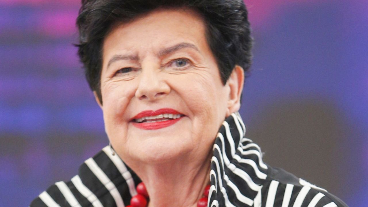 Pani Joanna wdzięczyła się przed obiektywami. Były korale i obcisłe, skórzane spodnie, które wyeksponowały jej kobiecość
