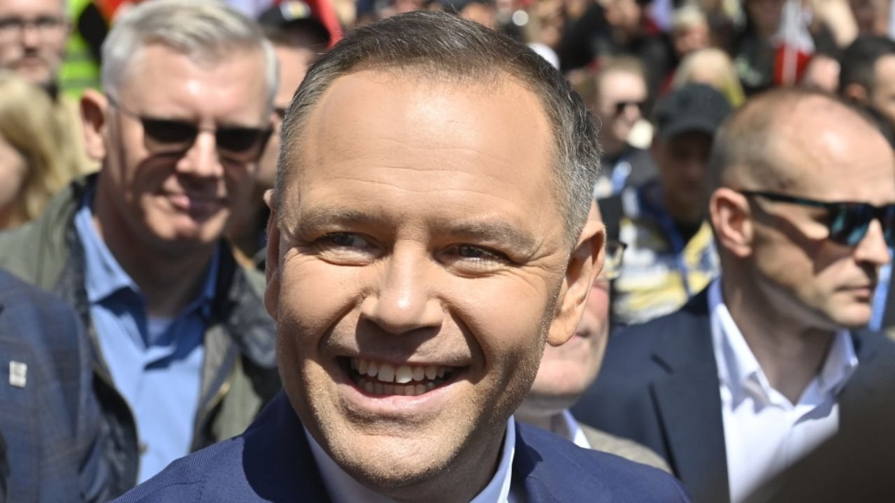 Oficjalnie. Karol, człowiek, który został zwycięzcą. Wygrał na wsiach, wśród bezrobotnych i niewykształconych