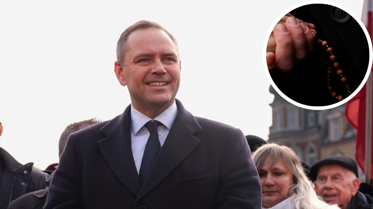 Bogobojny Karol dodał fotkę z różańcem i podziękował za modlitwy. Antyfan ustawił go do pionu — sarkastyczną rymowanką