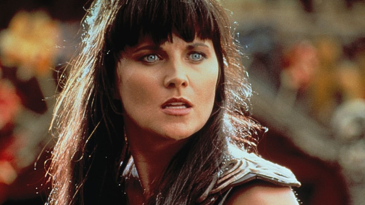 Lucy Lawless – wojowniczka nie tylko na ekranie, ale i w życiu. Choć dziś jest blondynką, to wciąż ma ten sam błysk w oku