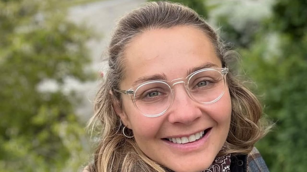 Małgorzata Socha wskoczyła w komplecik z dekoltem do pępka. A pod spód zapomniała założyć stanika