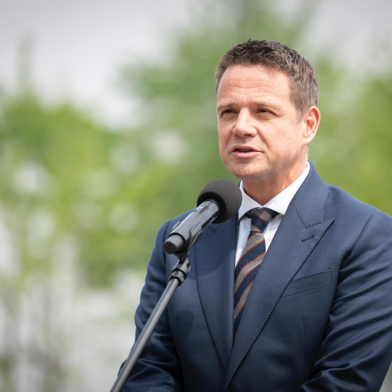 Rafał Trzaskowski, zbliżenie na twarz