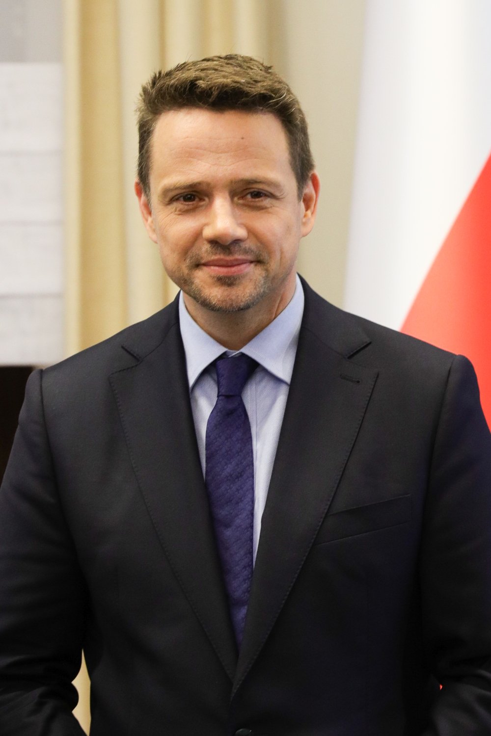 Rafał Trzaskowski w garniturze