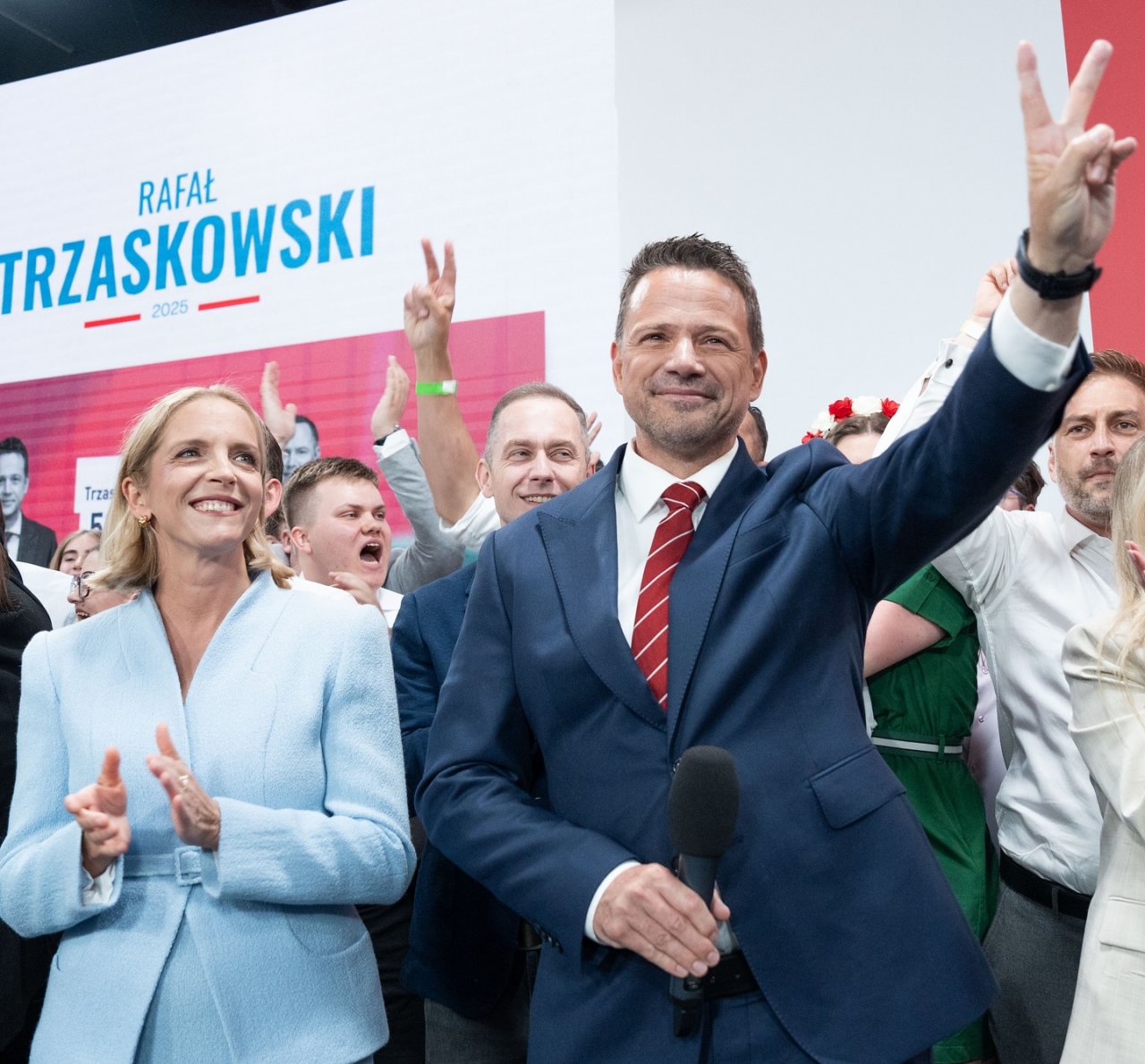 Rafał Trzaskowski uśmiechnięty