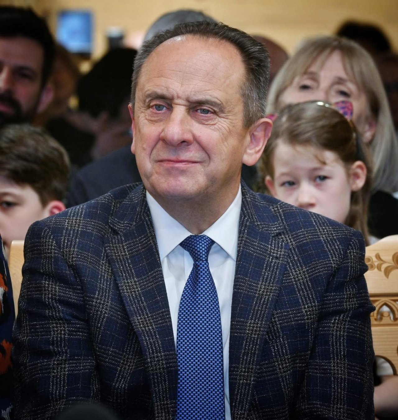 półzbliżenie na twarz andrzej-gut-mostowy