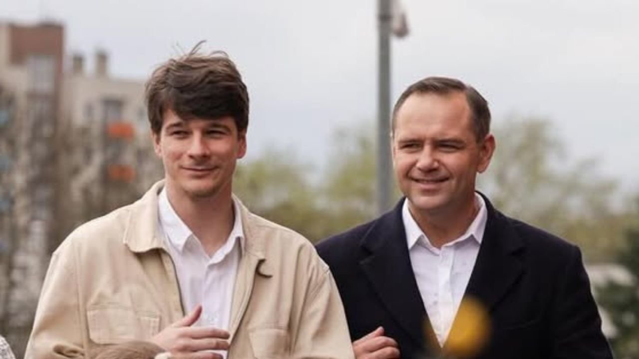 Daniel kapitalnie wykorzystuje nową fuchę tatusia. Zaangażował się w nowy projekt, który ustawi go na lata
