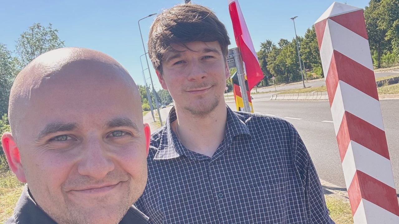 Dariusz i Daniel pokazali selfie z granic kraju. Antyfan im tak dosolił, że nie ma co zbierać