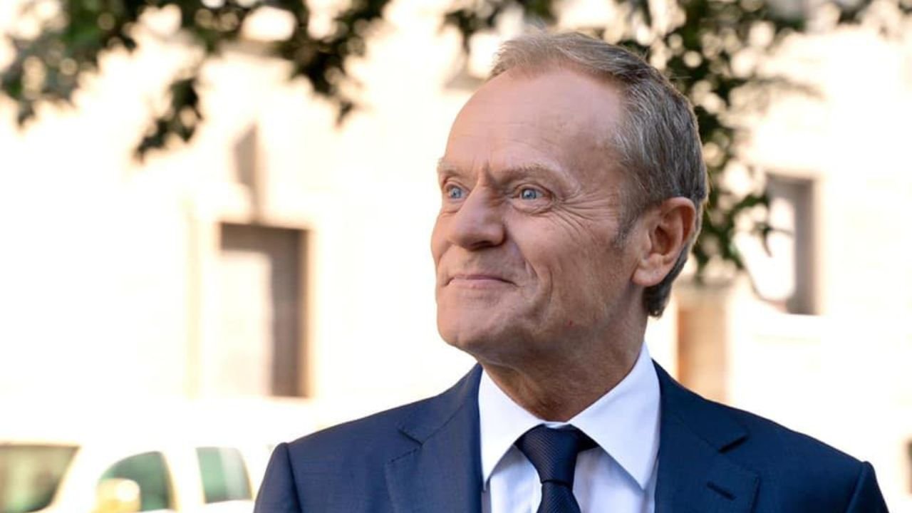 zbliżenie na twarz donald-tusk