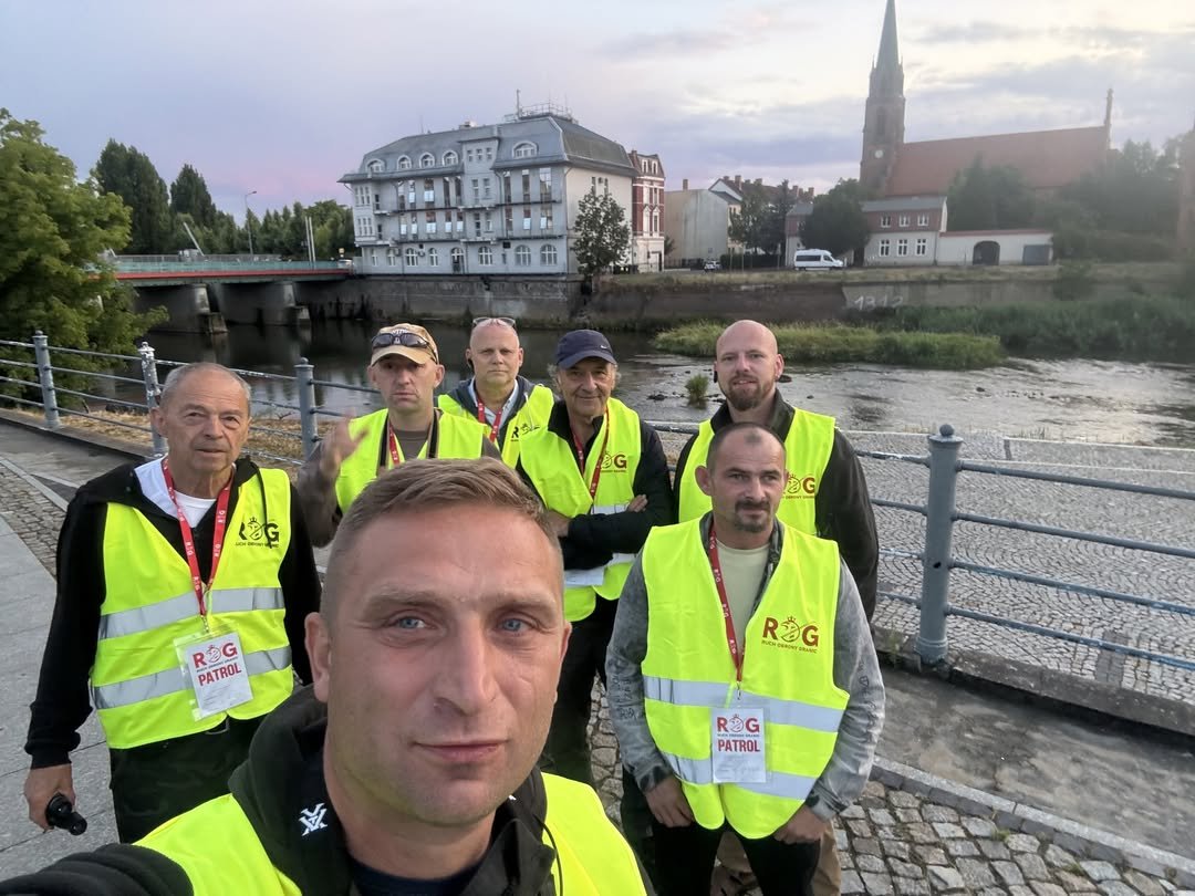 Robert Bąkiewicz i osoby z Ruchu Obrony Granic