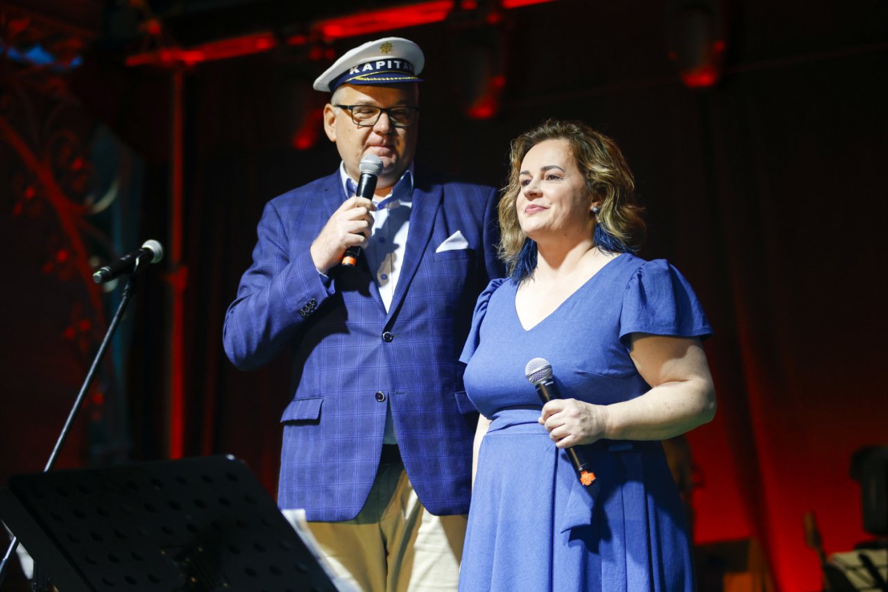 Artur Andrus,, Joanna Kołaczkowska w niebieskiej sukeince