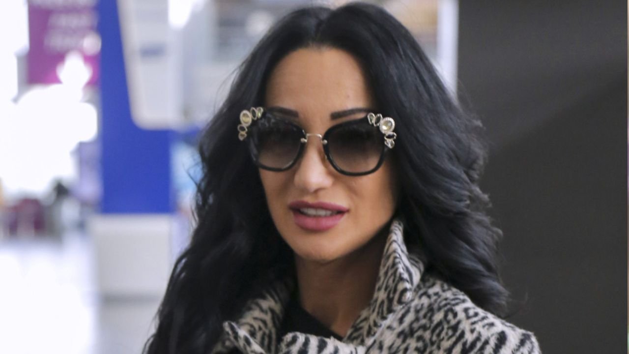 Justyna Steczkowska zrzuciła wszystko na plaży. 53-letnia diwa pokazała zjawiskową figurę. Internautom opadły szczęki