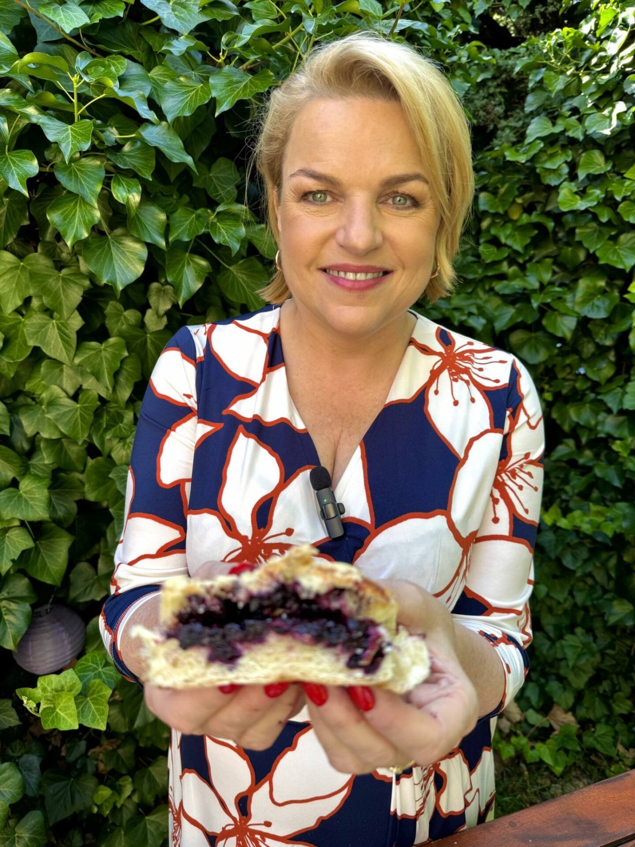 Katarzyna Bosacka we wzorzystej sukni