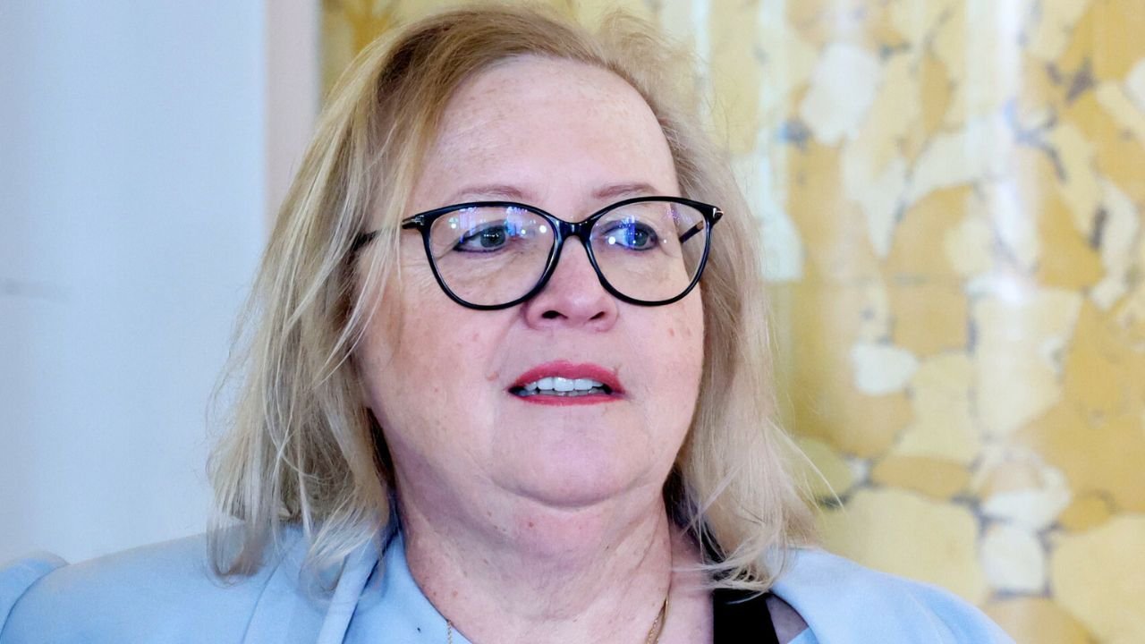 Prezes Małgorzata zajarała w studiu. Nawet tam nie mogła się powstrzymać [wideo]