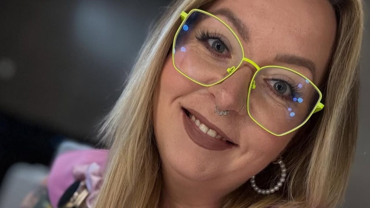 Mama na obrotach coraz odważniej eksponuje odmienioną sylwetkę w kusych kreacjach. Zrzuciła już 35 kilosów