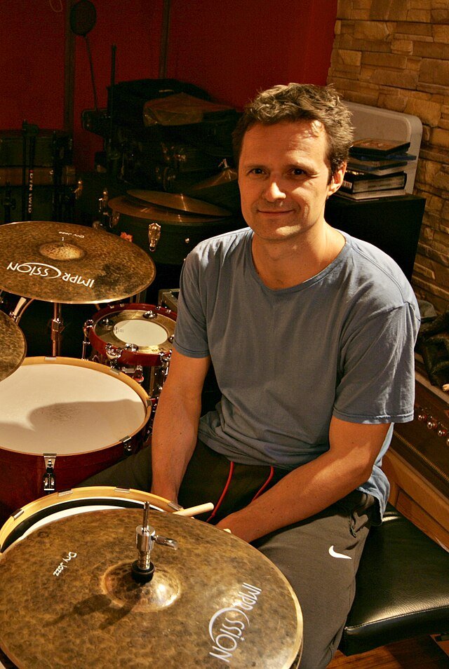 Marcin Ułanowski przy perkusji