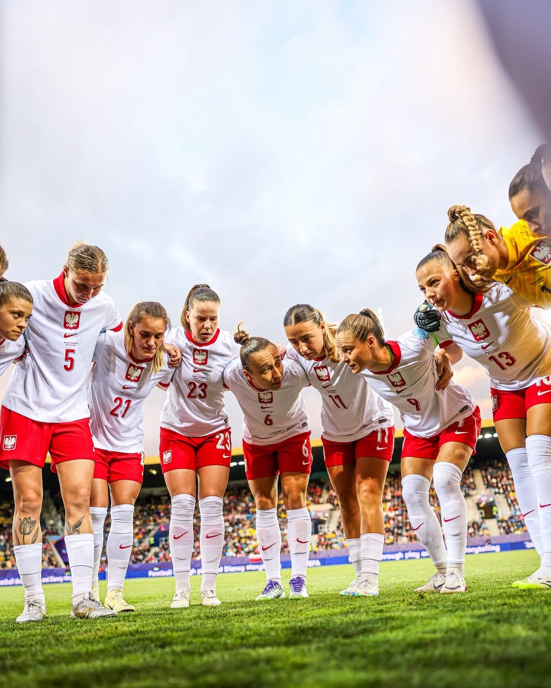 polskie-pilkarki w kółku