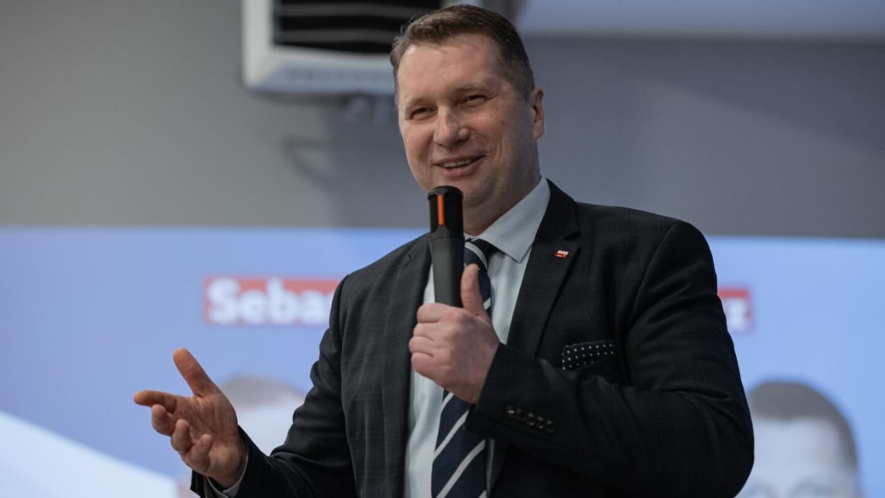 Przemek reaguje na przytyk internauty. Chwali się, że zrzucił 10 kilosów i dodaje: "Ogolony nie podobam się żonie"