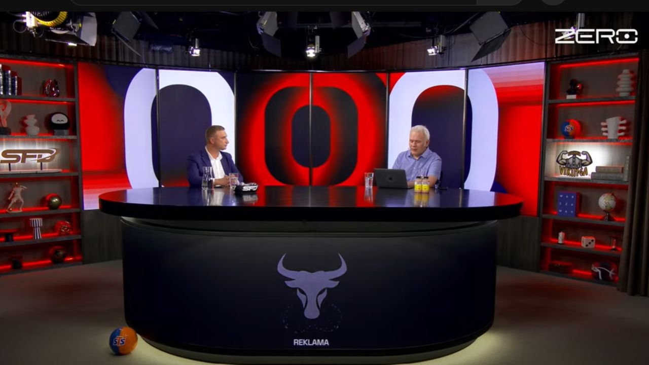 Robert Bąkiewicz w czasie wywiadu u Roberta Mazurka w Kanale Zero