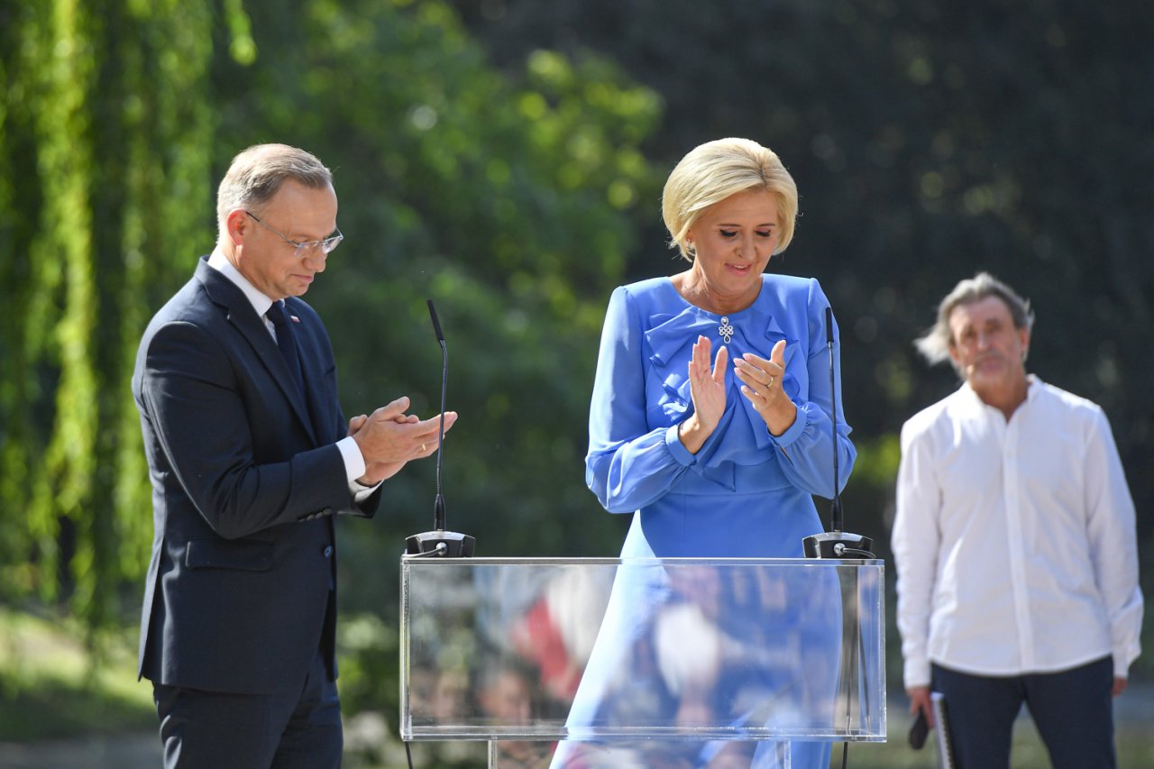 Agata Duda w niebieskiej sukience