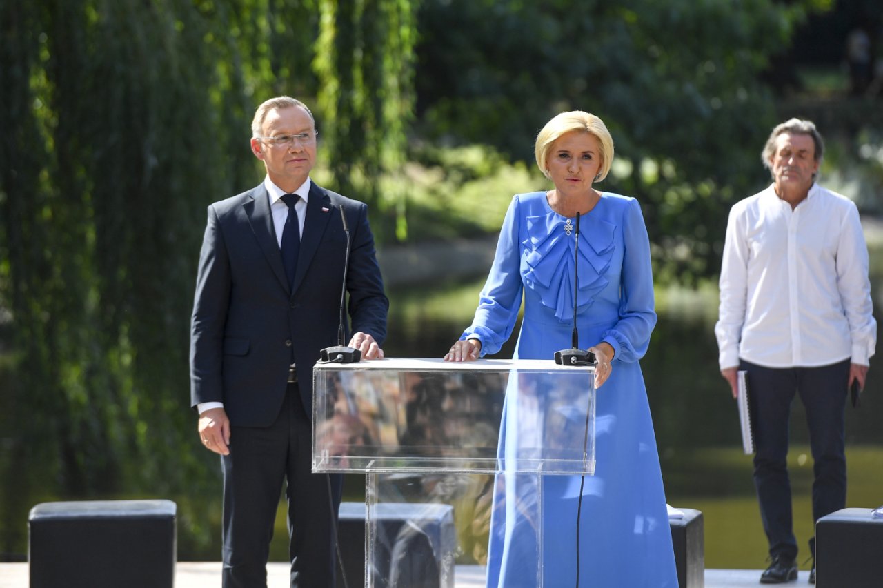 Agata Duda w niebieskiej sukience