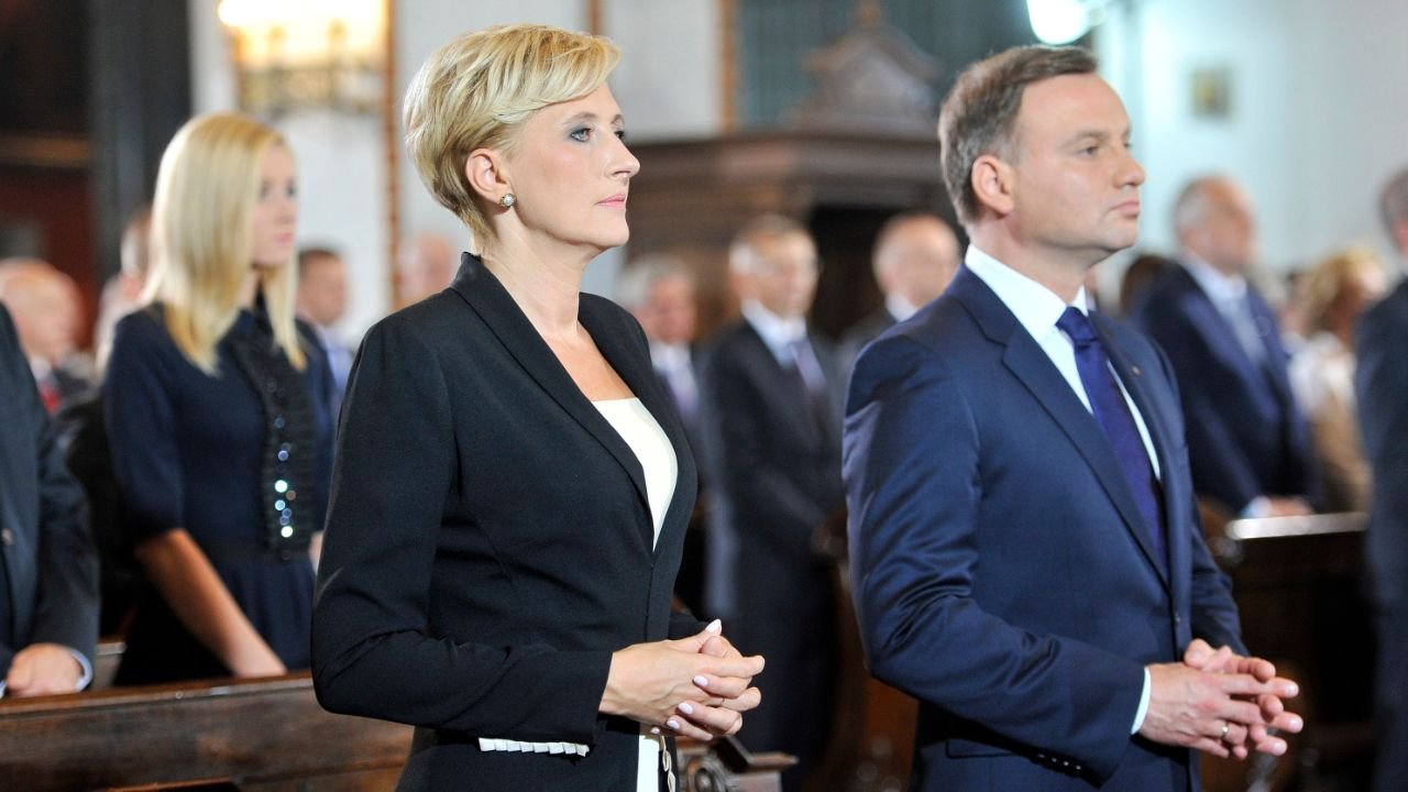 Agata 10 lat temu na zaprzysiężenie Andrzeja wskoczyła w szkolny mundurek. Nie do wiary, jak wtedy się ubrała