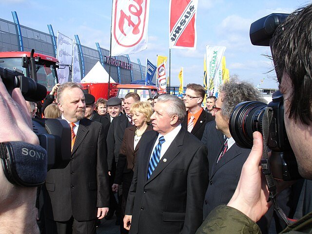 Andrzej Lepper w tłumie na demonstracji