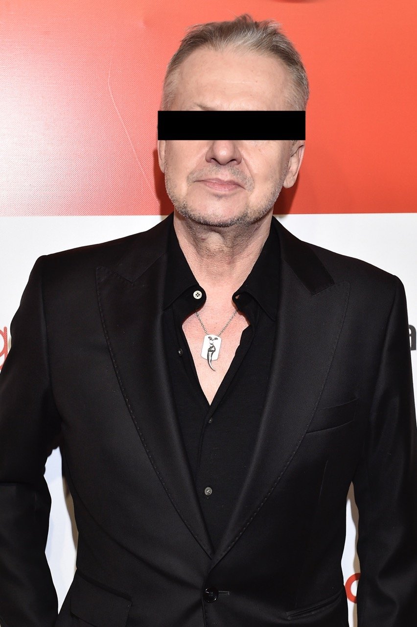 Bogusław Linda w czarnej koszuli