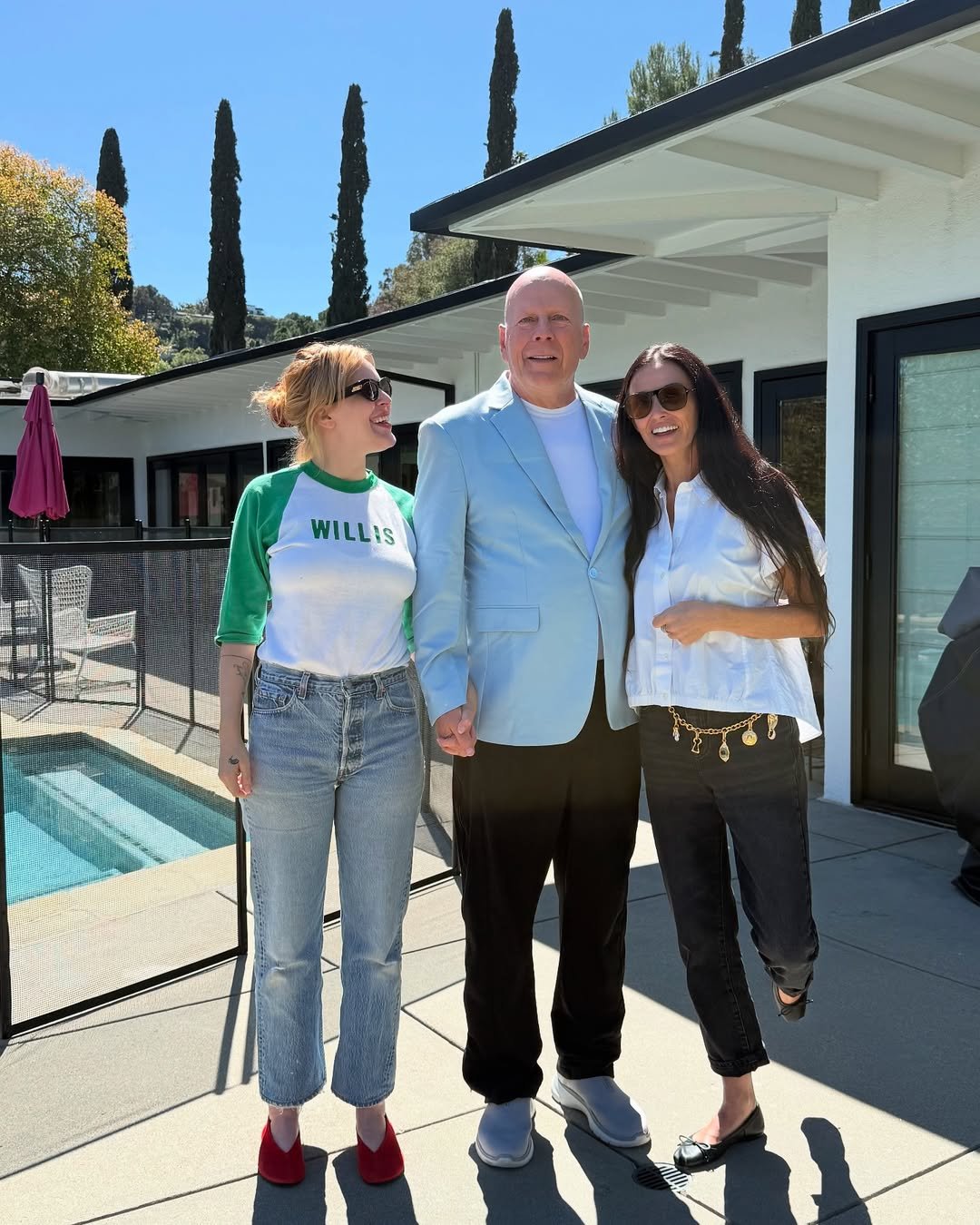 Bruce Willis, Demi Moore i córka aktora przed domem