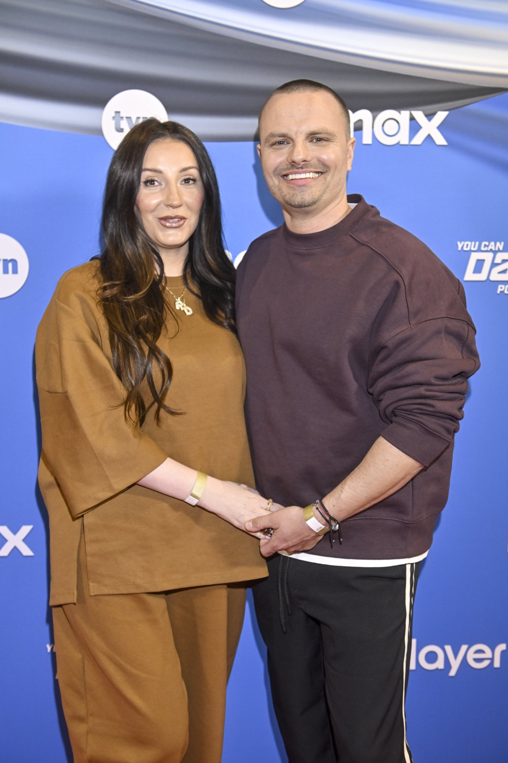 zbliżenie na twarze marcina hakiela i dominiki serowskiej