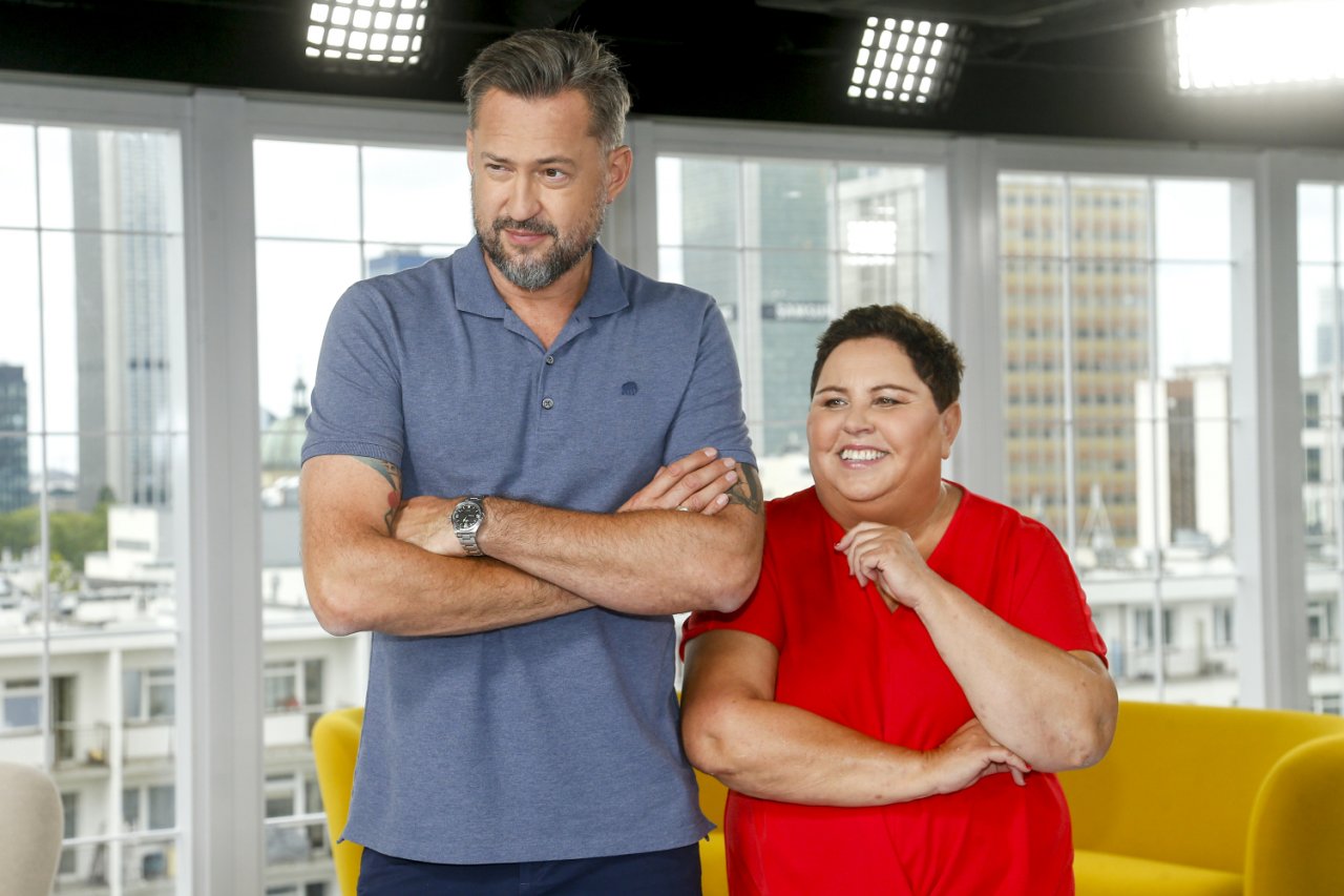 Dorota Wellman ubrana na czerwono i Marcin Prokop w bluzce