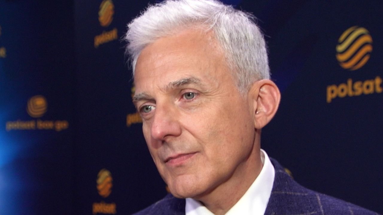 Hubert Urbański i jego tajemnicze litery na dłoniach. Fani są poruszeni: "To najpiękniejszy dowód miłości" [zdjęcia]