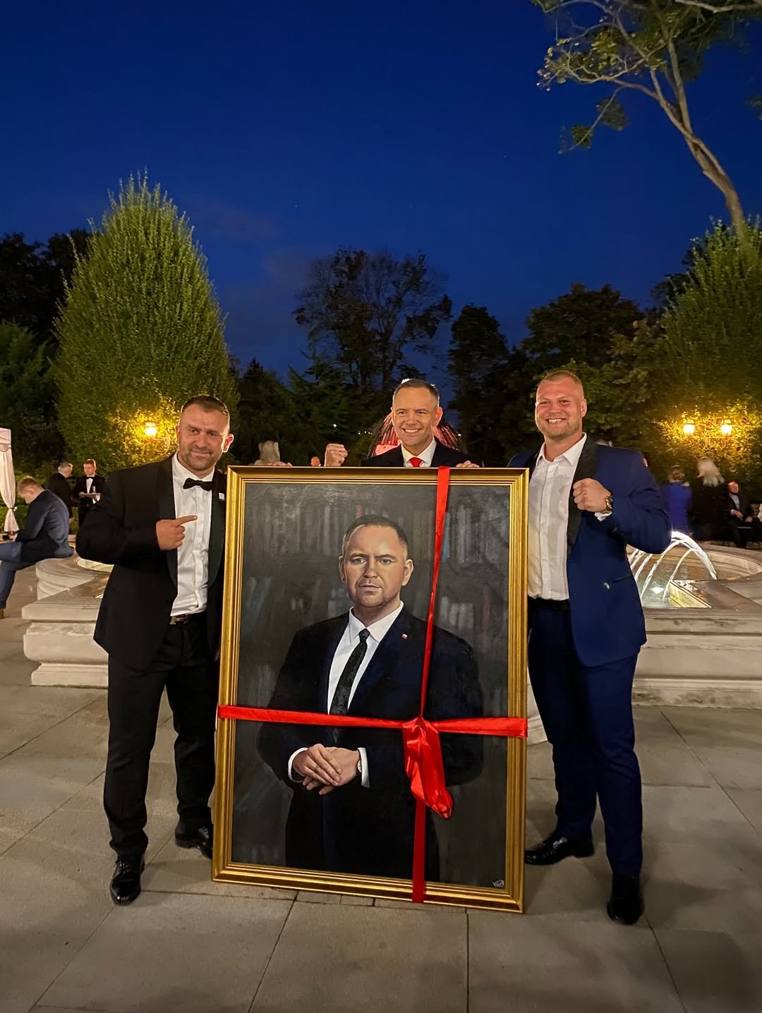 Portret obraz Karola Nawrockiego w prezencie na nowa prezydenturę