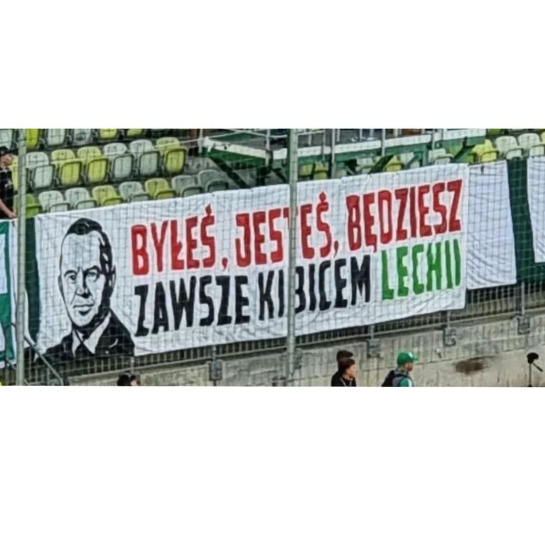 Transparent powitalny dla Karola Nawrockiego na trybunach Lechii Gdańsk