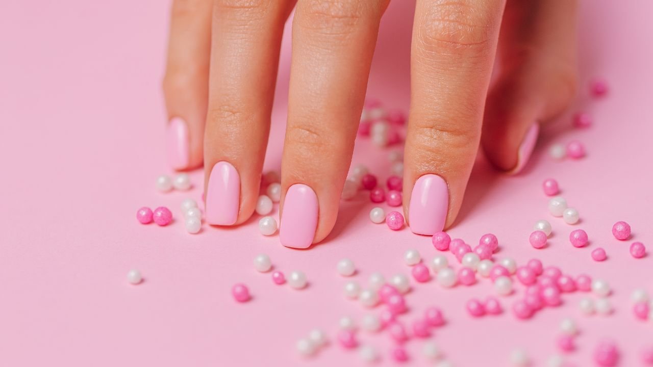 Manicure hybrydowy w letniej odsłonie