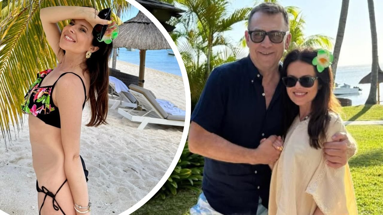 Paulina Koziejowska pręży ciało w bikini na Mauritiusie. 22 lata starszy Maciej Orłoś podziwia pląsy ukochanej