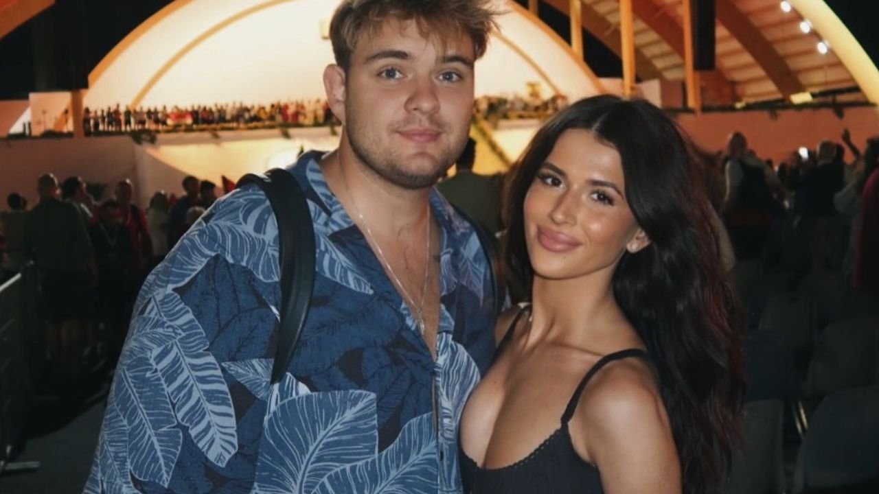 Roksana Węgiel cała w brokacie wynurzyła się z jeziora. Pokazała swoje atuty w za małym opalaczu. "Anioł, nie kobieta"