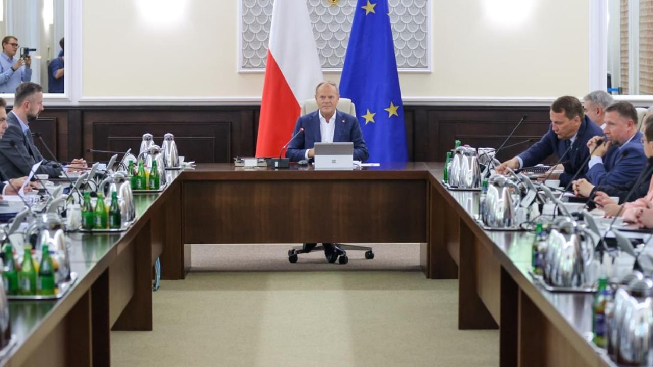 Nie stać cię na mieszkanie w Warszawie? Zostań ministrem! Rząd Tuska ma rozwiązanie "dla swoich"