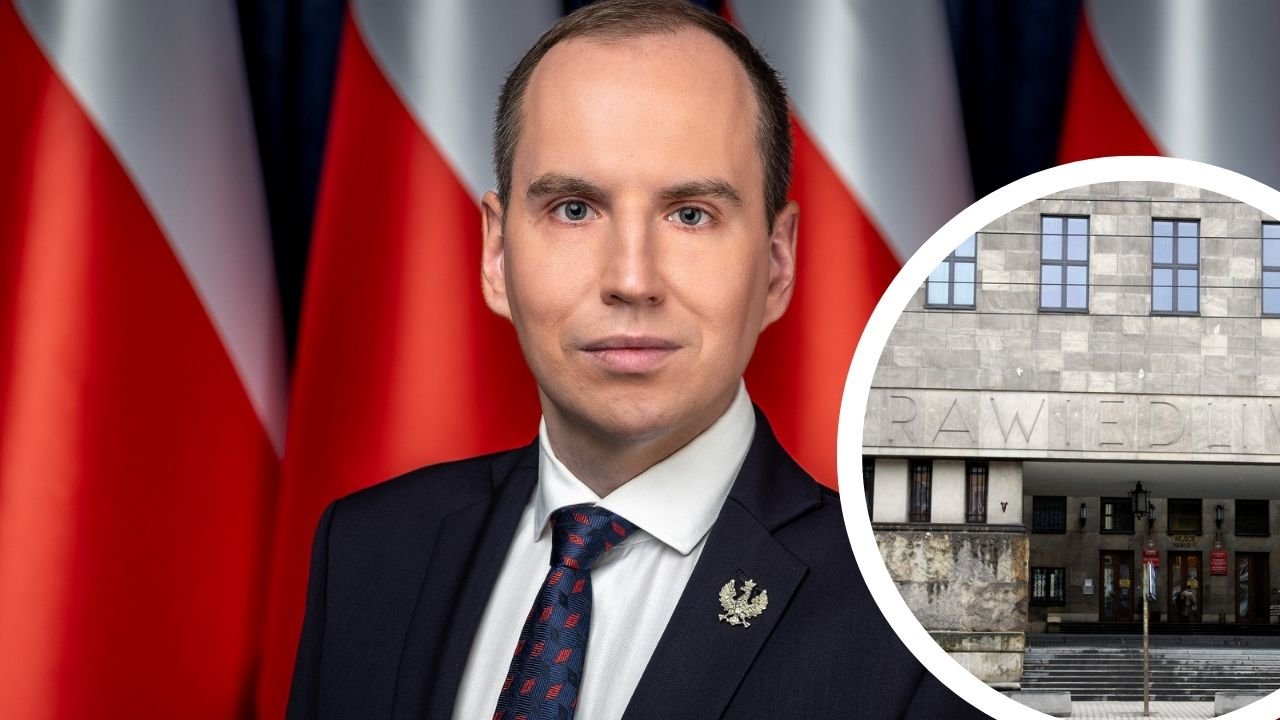 Adam Andruszkiewicz na tle flagi Polski; budynek sądu z napisem 'sprawiedliwość'