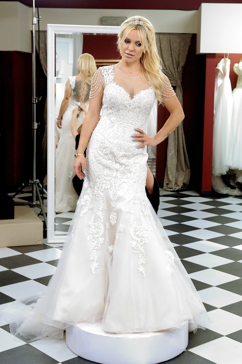 Doda w sukni ślubnej