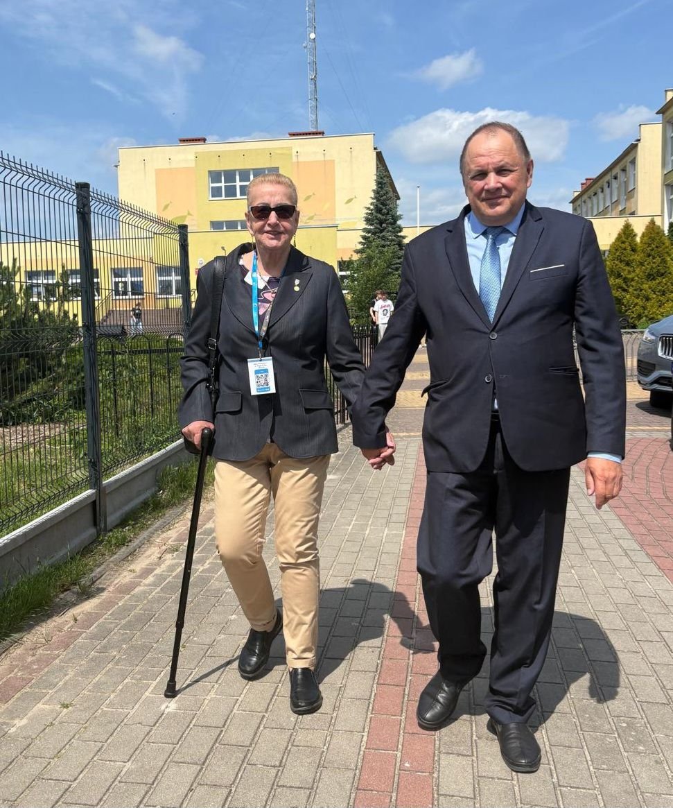 Henryka Krzywonos-Strchalski za rękę z mężem Krzysztofem Strychalskim