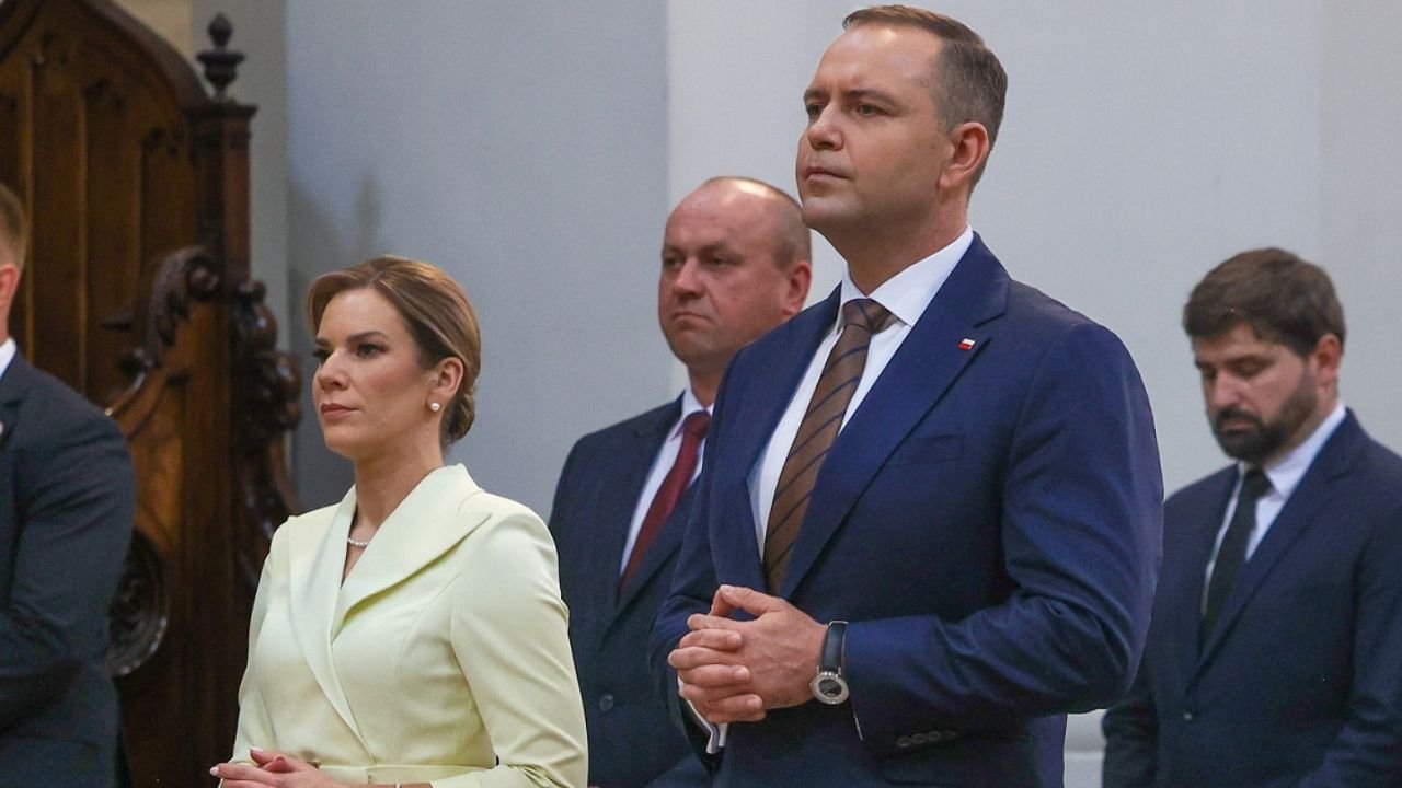 Polacy zmienili zdanie. Nawrockiemu rośnie, ale problem [sondaż]