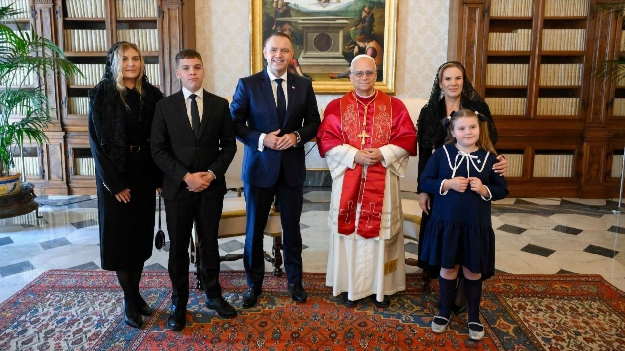 Karol Nawrocki Marta Nawrocka Kasia Nawrocka Antoni Nawrocki Nina Nawrocka na audiencji u papieża Leon XIV