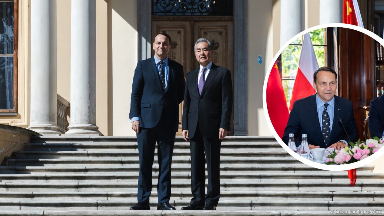 TV Republika wylicza cenę krawata Sikorskiego. Minister ripostuje ostro i z humorem