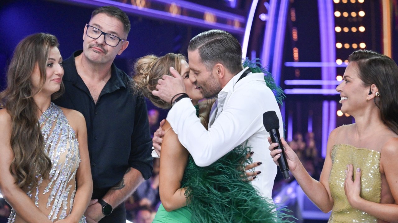 Agnieszka Kaczorowska i Marcin Rogacewicz całują się w TzG