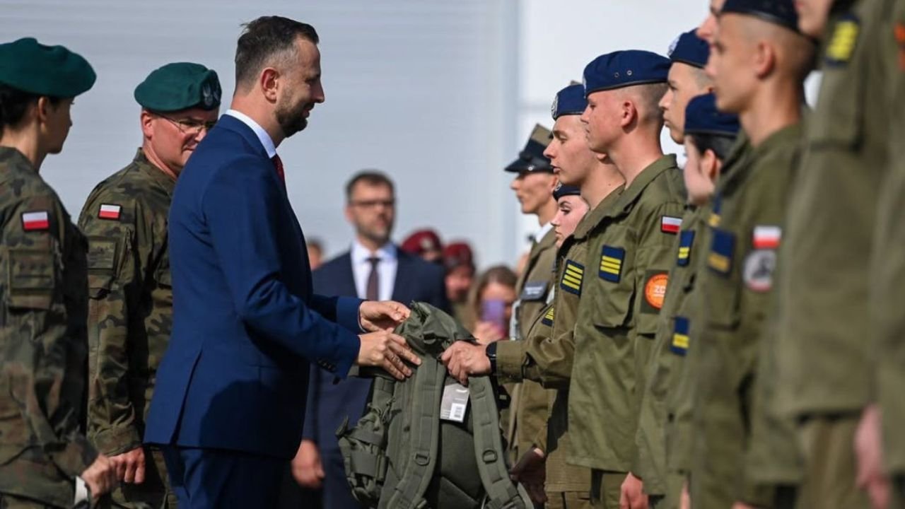 Włądysłąw Kosinik Kamysz MON w czasie wizytacji w wojsku polskim