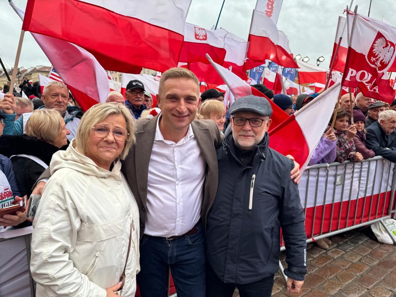 Robert Bąkiewicz na marszu Pis 11.10.2025