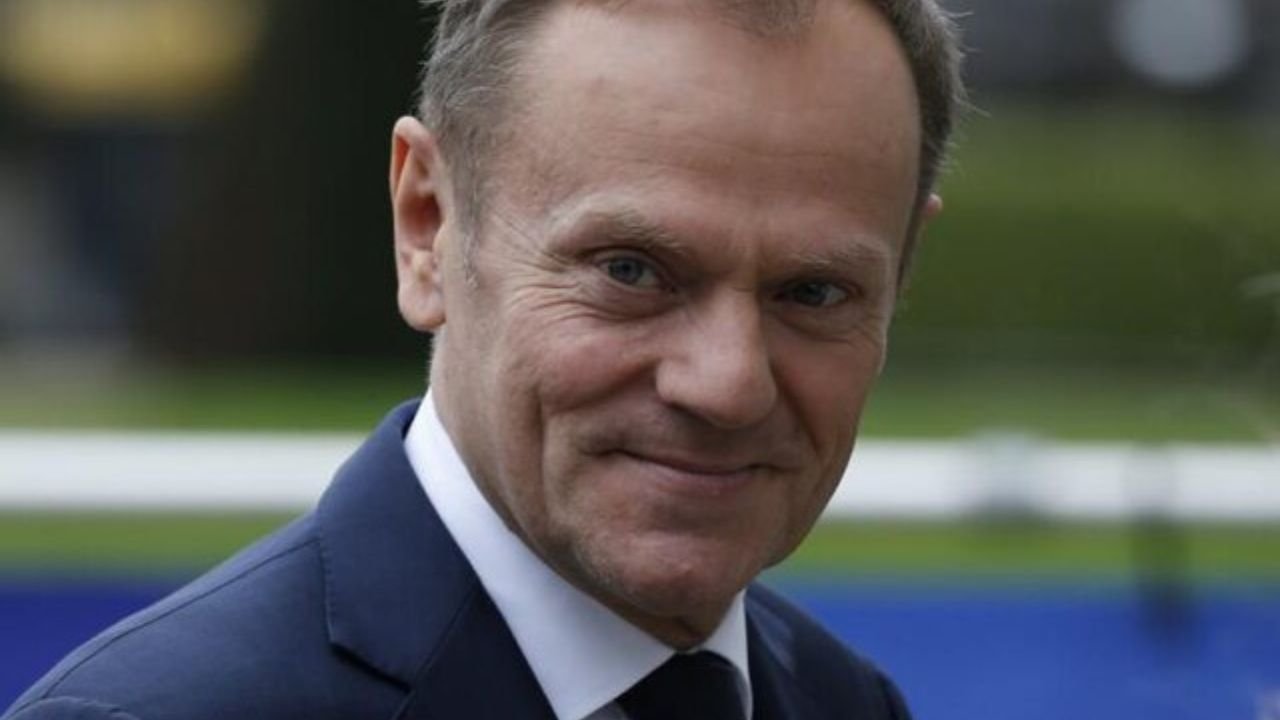 KO odjeżdża, przystawki toną. Tusk rośnie, reszta pod kreską [sondaż]